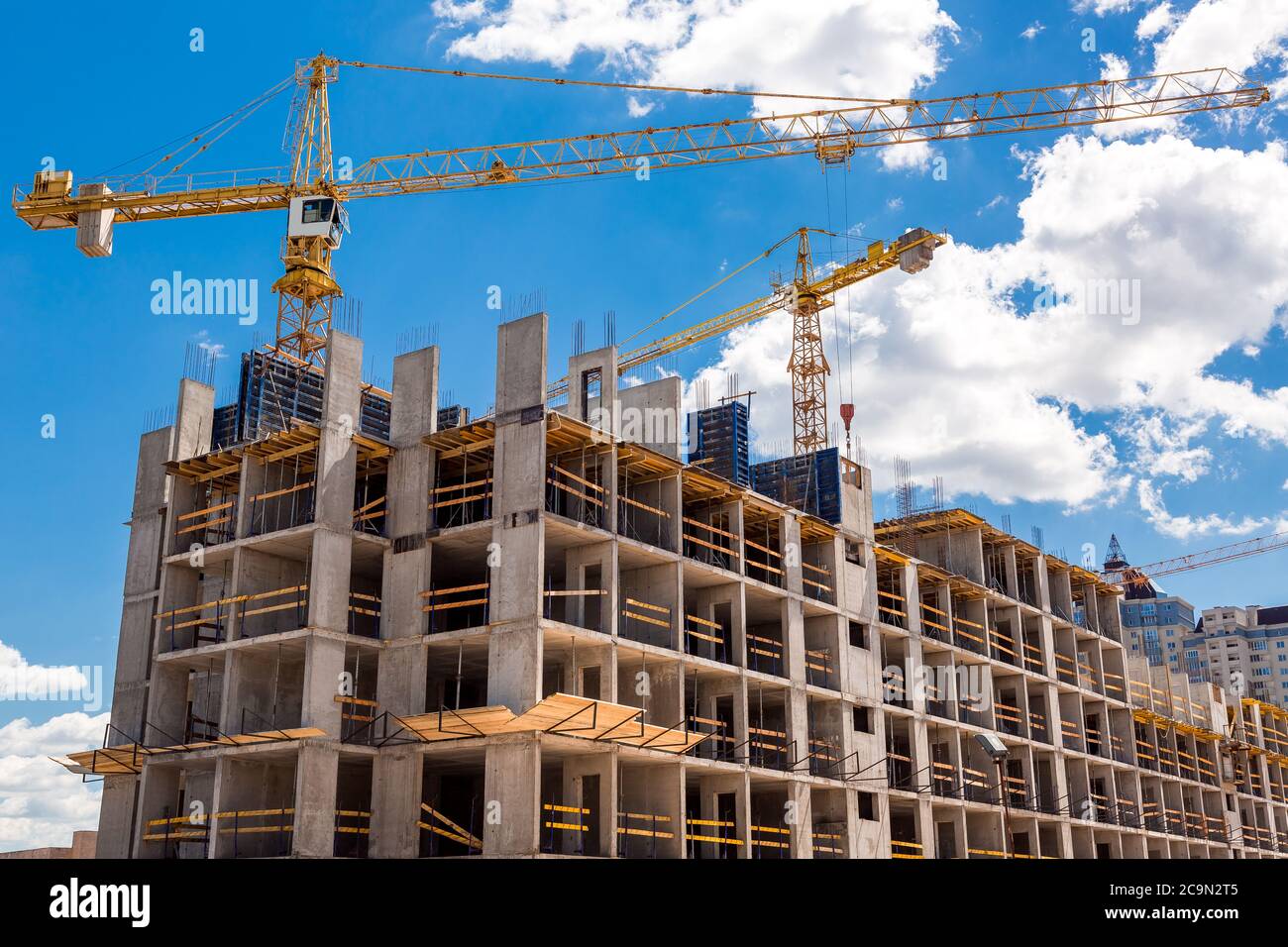 Завершено строительство объектов. Объект незавершенного строительства. Объект незавершенного строительства. Строящийся многоэтажный дом. Недостроенные здания.