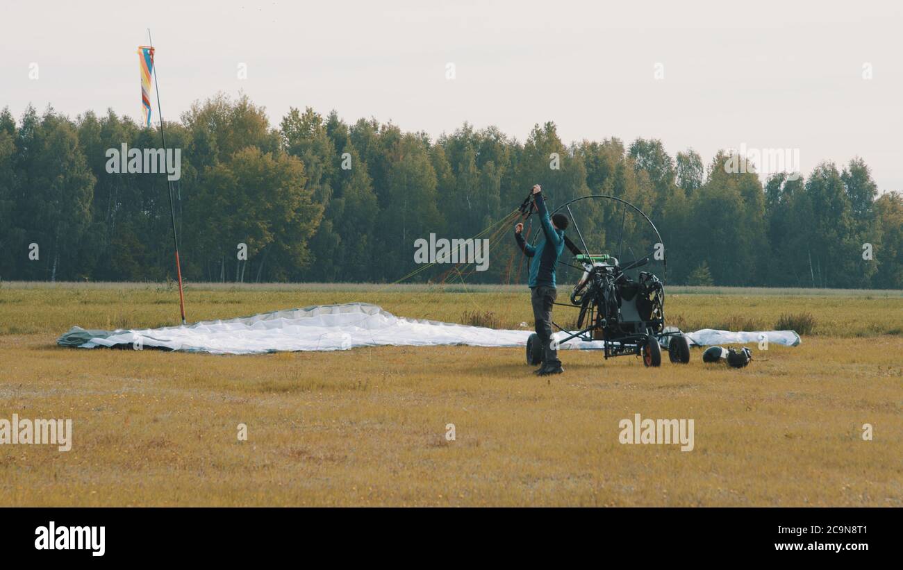 Glider landed hires stock photography and images Alamy