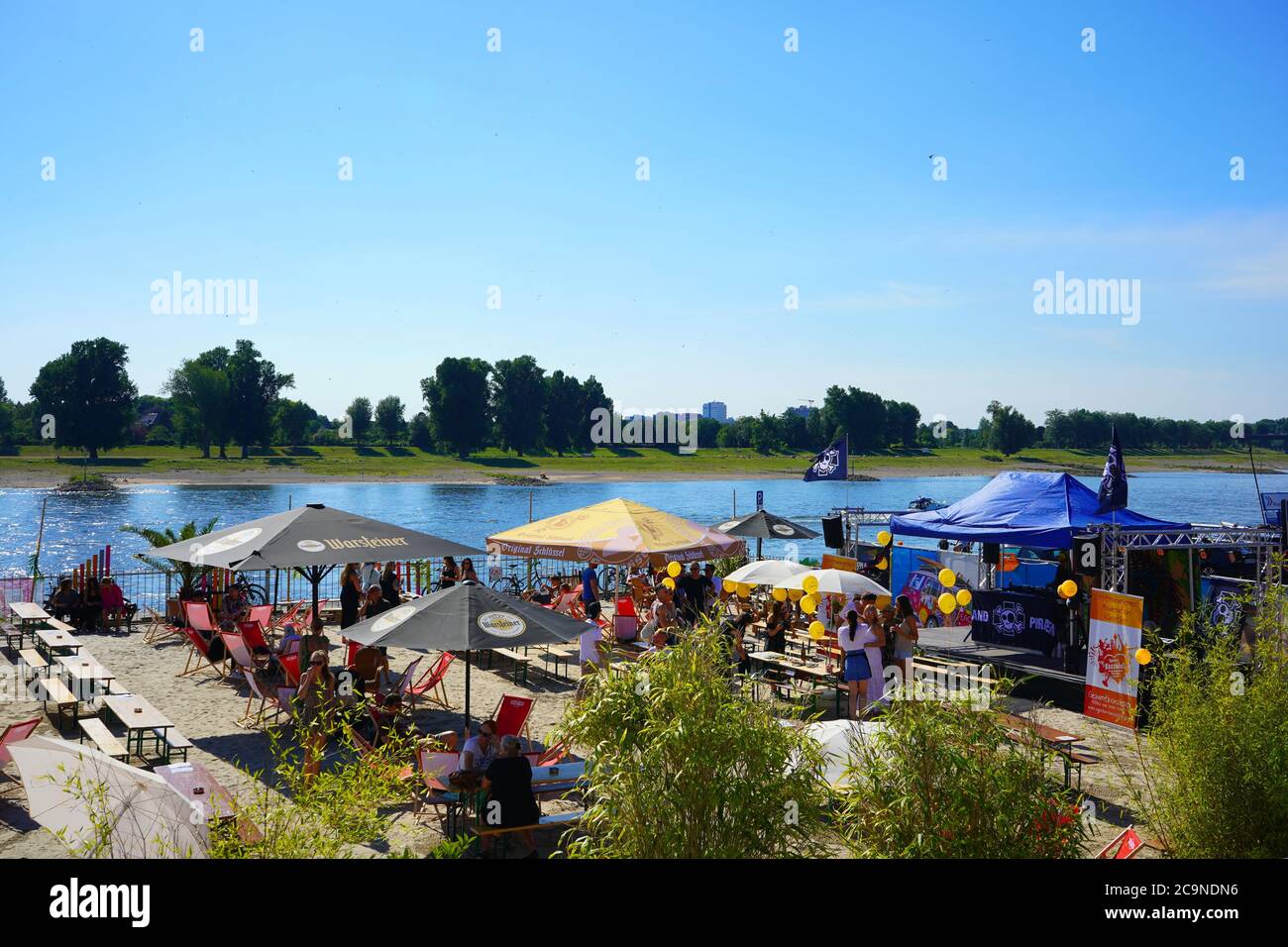 Summer in the city: People enjoying the summer at a city beach ('Stadtstrand') at the Rhine river in Düsseldorf. Stock Photo