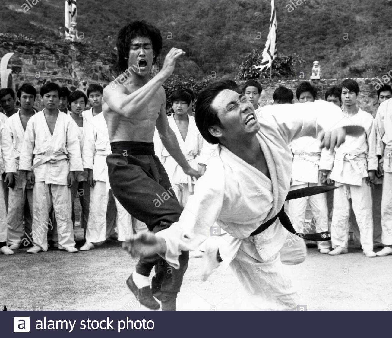 bob wall enter the dragon