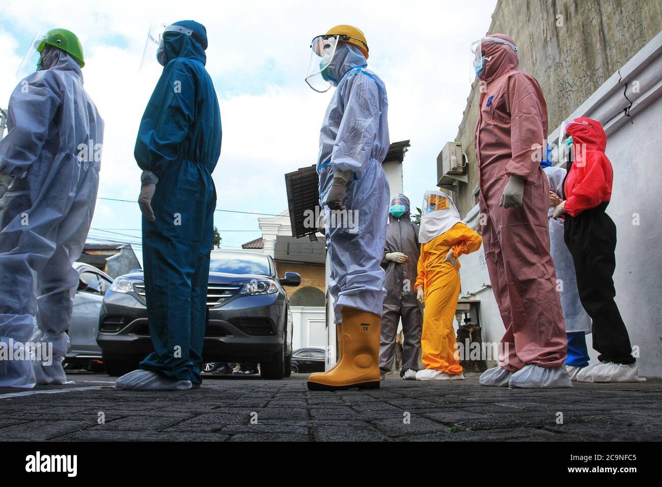Yogyakarta, Indonesia. 01st Aug, 2020. Medical worker seen pose while wearing protective suit (PPE) during the virtual 'Personal Protective Equipment' fashion show, on August 01, 2020 in Yogyakarta, Indonesia. (Photo by Devi Rahman/INA Photo Agency/ Credit: Sipa USA/Alamy Live News Stock Photo