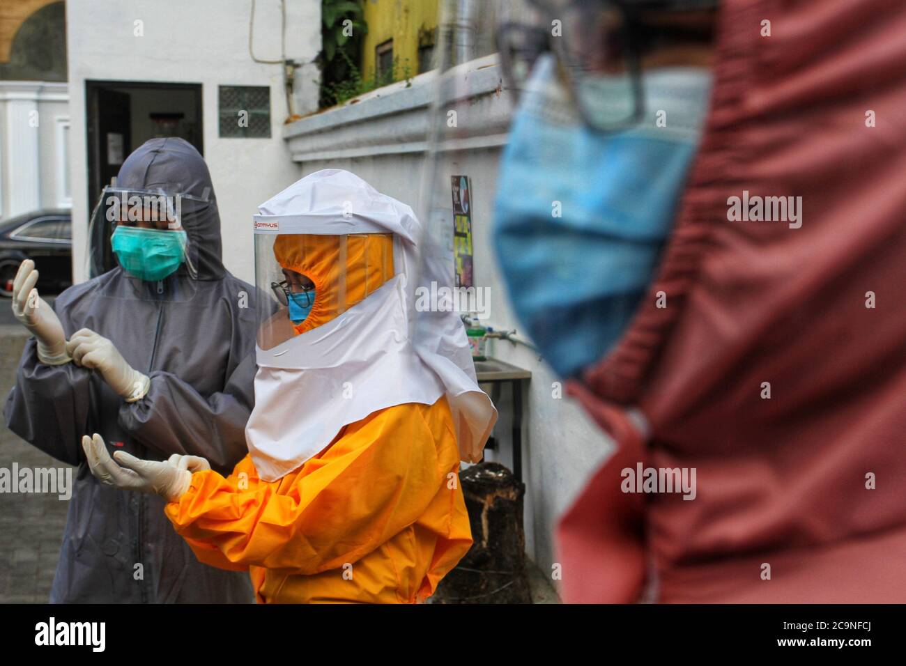 Yogyakarta, Indonesia. 01st Aug, 2020. Medical worker seen pose while wearing protective suit (PPE) during the virtual 'Personal Protective Equipment' fashion show, on August 01, 2020 in Yogyakarta, Indonesia. (Photo by Devi Rahman/INA Photo Agency/ Credit: Sipa USA/Alamy Live News Stock Photo