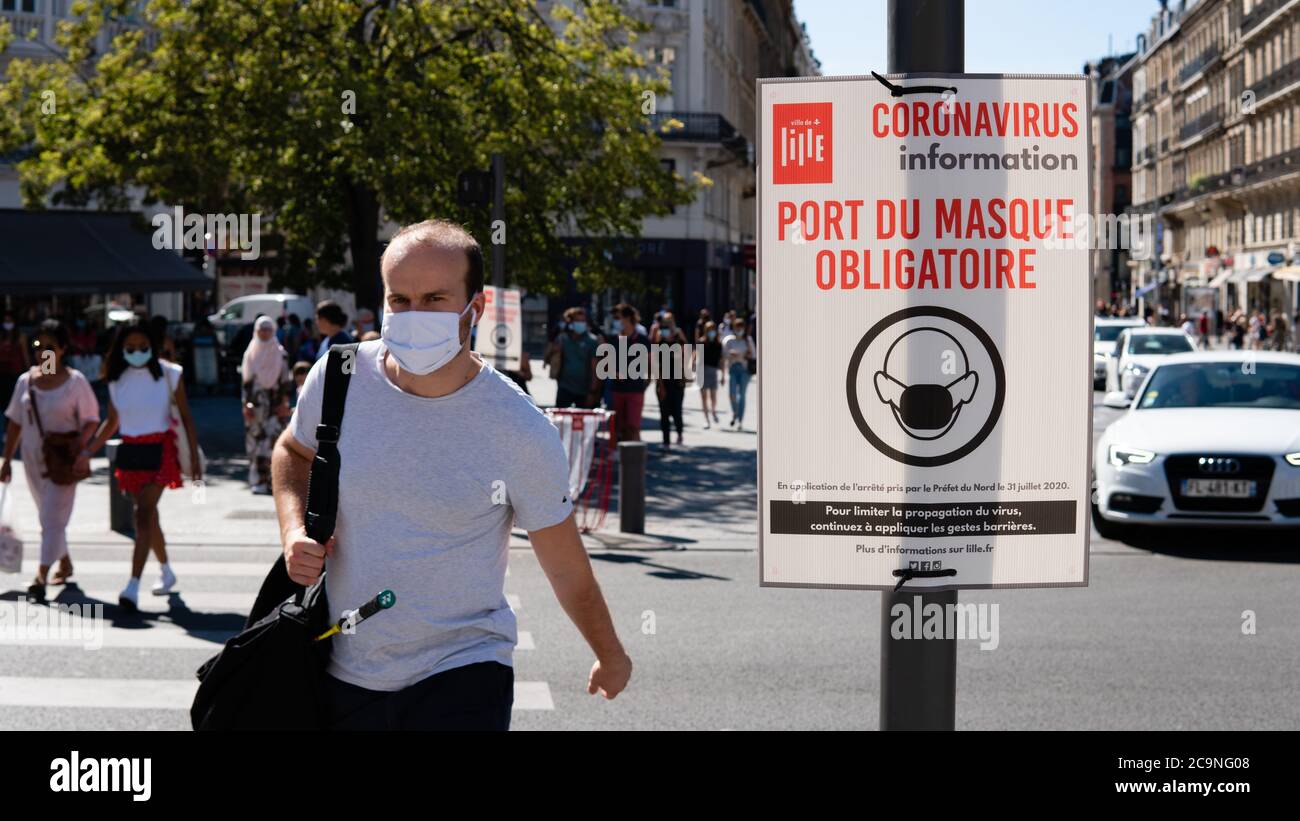 LILLE, HAUT DE FRANCE, FRANCE, 01 AUGUST 2020 : NEW OBLIGATION SIGN IN LILLE, FRANCE CITY TO WEAR THE MASK OUTDOORS. Stock Photo