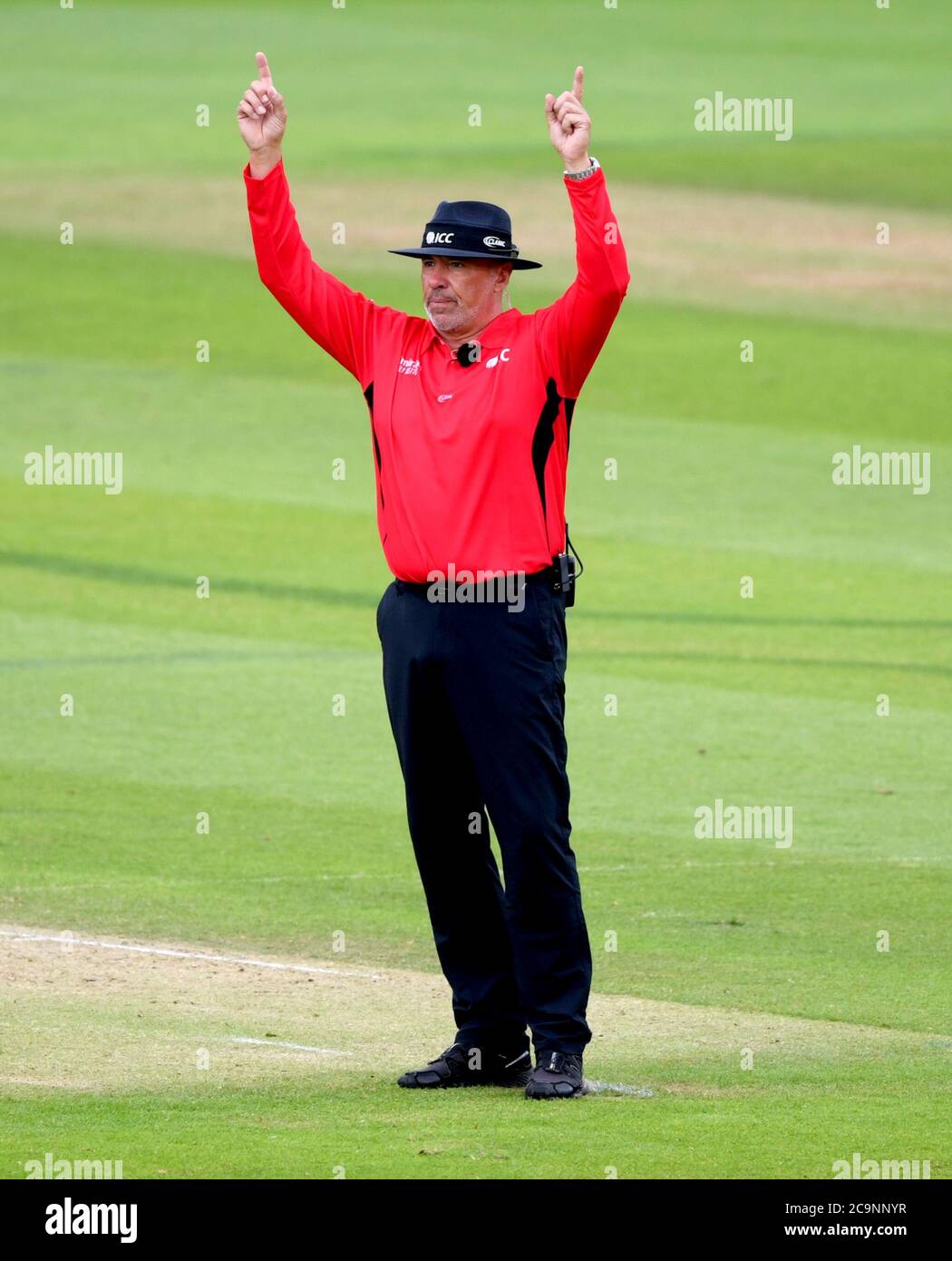 Cricket umpire signals hires stock photography and images Alamy