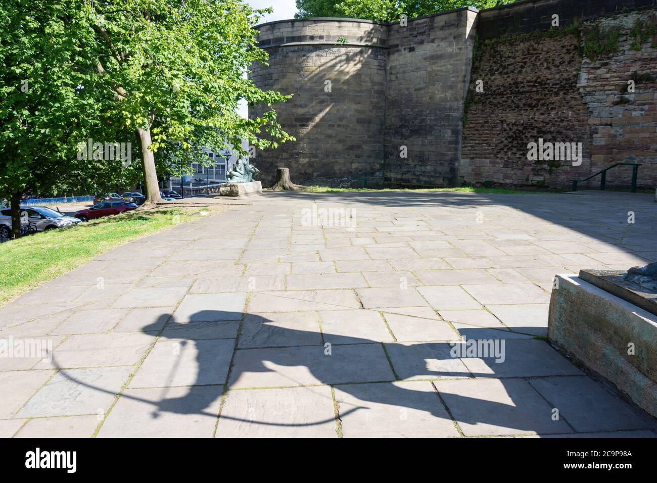 Robin Hood Statue shadow, Nottingham Castle, Castle Road, Nottingham, Nottinghamshire, England, United Kingdom Stock Photo