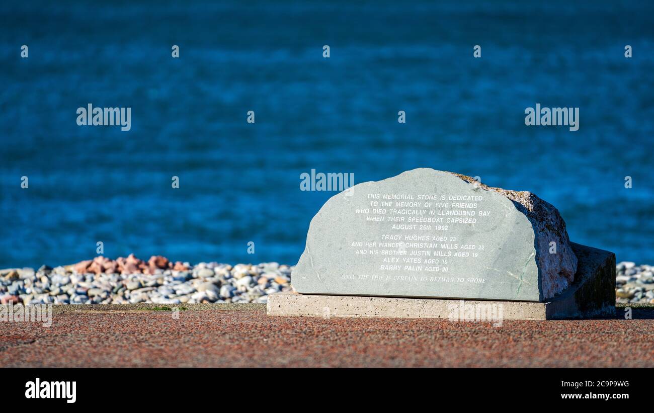 Llandudno seafront speedboat tragedy - Memorial to a group of five young friends who died after a speed boat accident off Llandudno in August 1992. Stock Photo