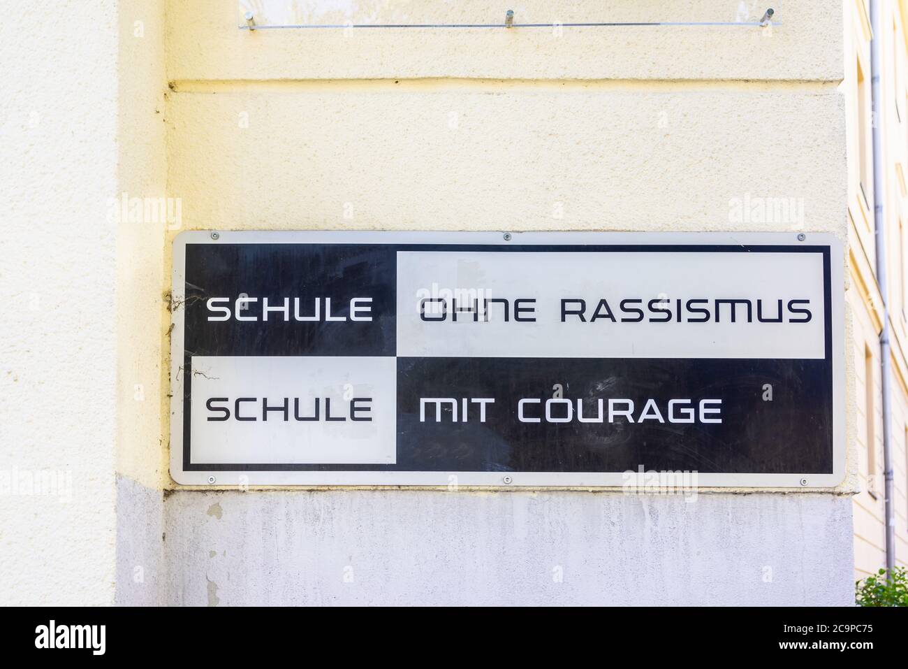 Schule ohne Rassismus, Schule mit Courage Schild - school without racism, school with courage sign outside a German college in Berlin, Germany, Europe Stock Photo
