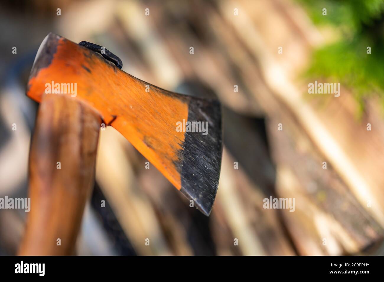 https://c8.alamy.com/comp/2C9PRHY/axe-cutting-wood-block-chopping-wood-2C9PRHY.jpg