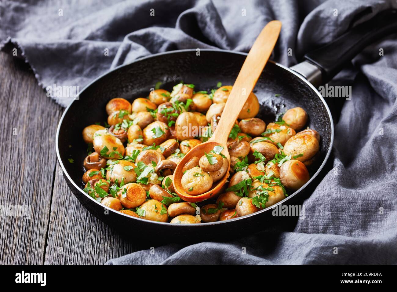 Sauteed garlic white mushrooms with parsley, lemon juice called al