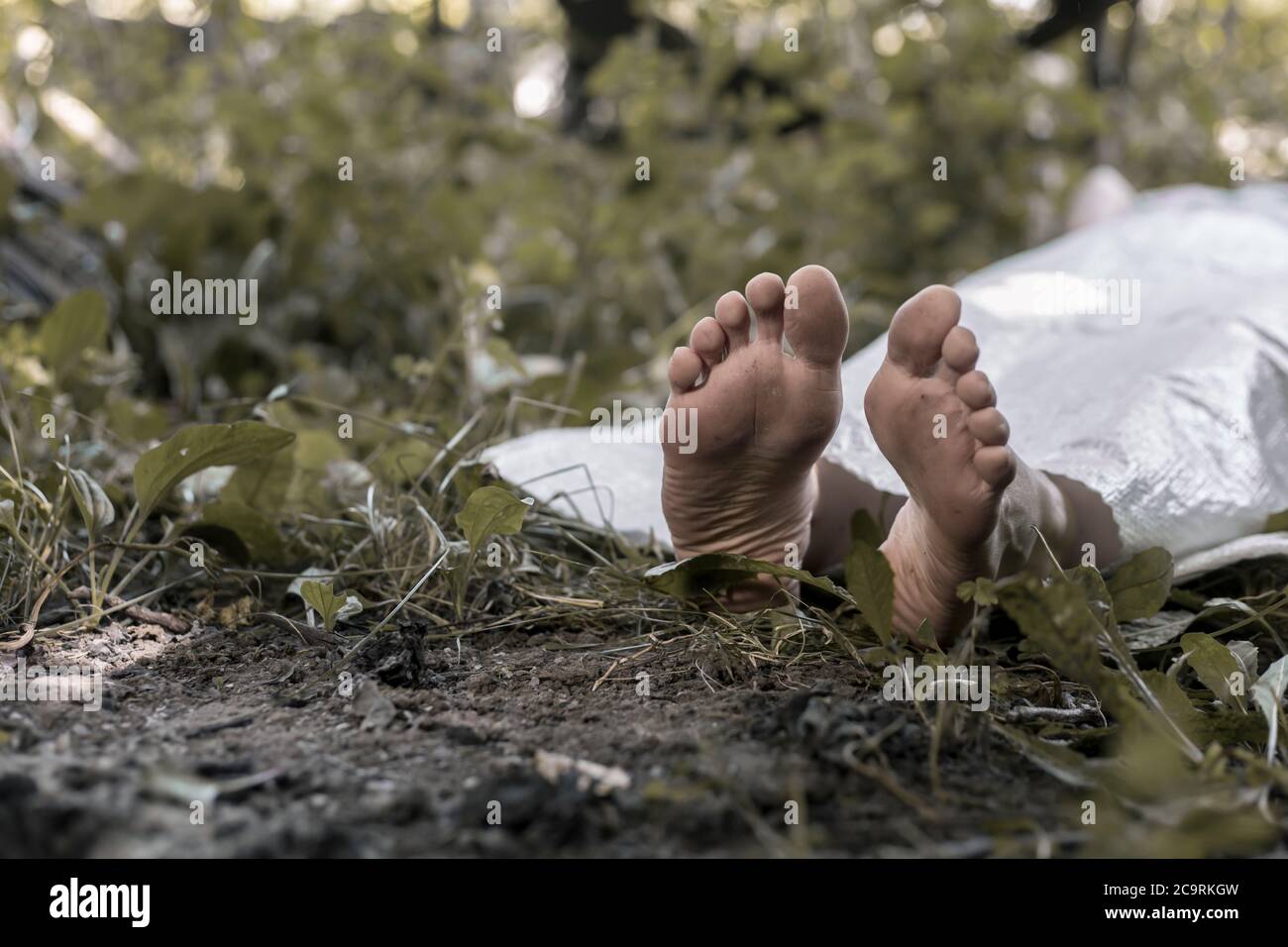 Похоронная процессия. Кладбище в индии. Похоронная процессия. Кладбище в индии. Могила яма.