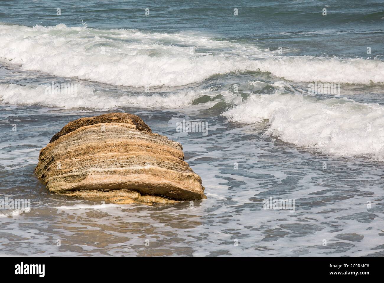 Foamy waves splashing on rock hi-res stock photography and images - Alamy