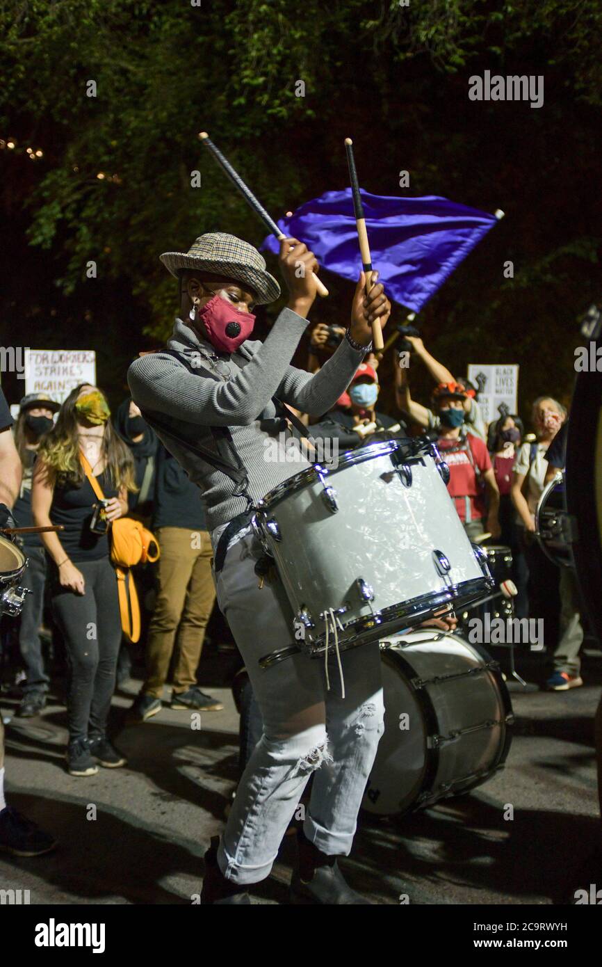 Portland OR, USA. 01st Aug, 2020. Black Lives Matter protest peacefully after federal officers scale back at Mark O. Hatfield United States Court House in Portland, Oregon on August 01, 2020. Credit: Damairs Carter/Media Punch/Alamy Live News Stock Photo