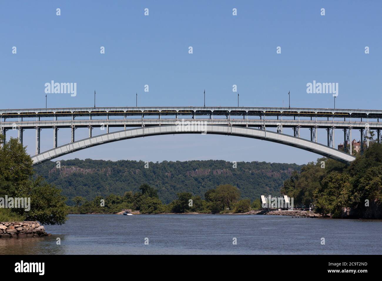 The Henry Hudson Bridge spanning the Spuyten Duyvil Creek connecting