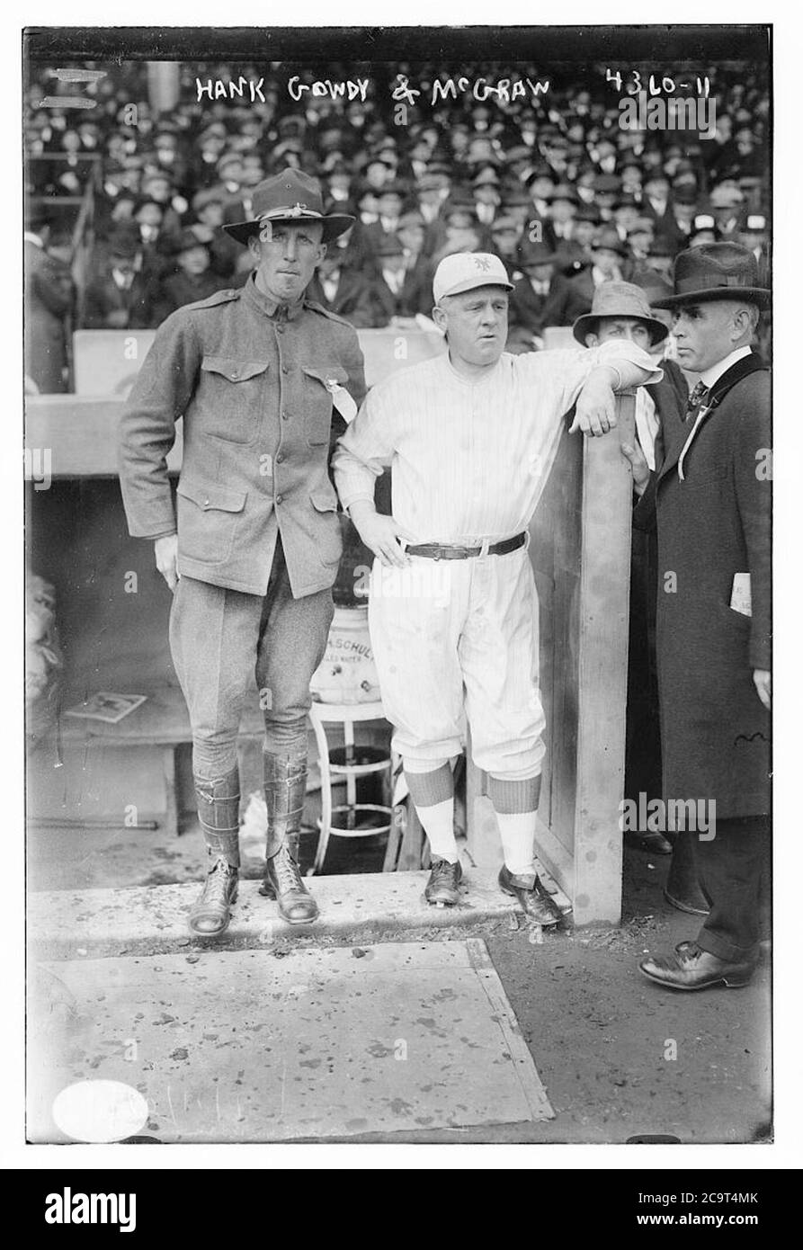 [Hank Gowdy in military uniform with manager John McGraw, New York NL
