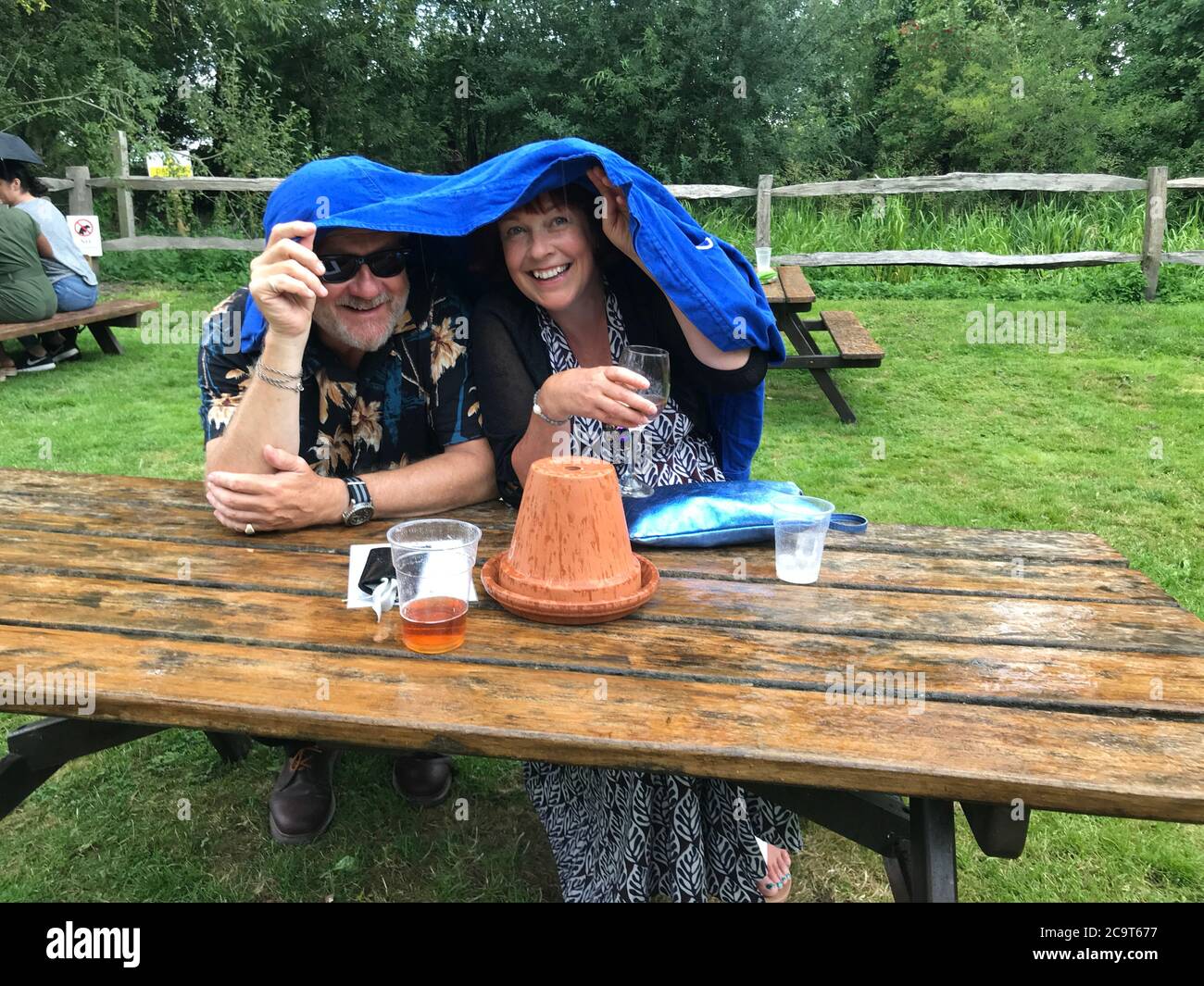 Couple in the rain picnic hires stock photography and images Alamy