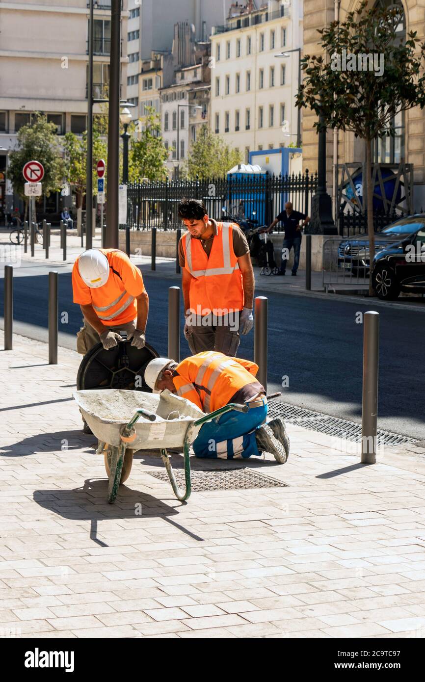 Hi vis vests hi-res stock photography and images - Alamy