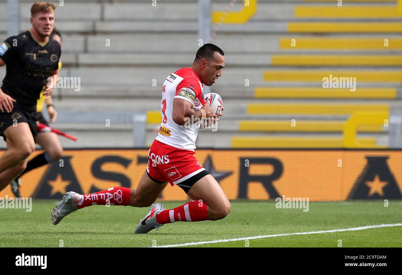 St Helens' Zeb Taia scores his sides second try during the Betfred Super League match at Emerald Headingley Stadium, Leeds. Stock Photo