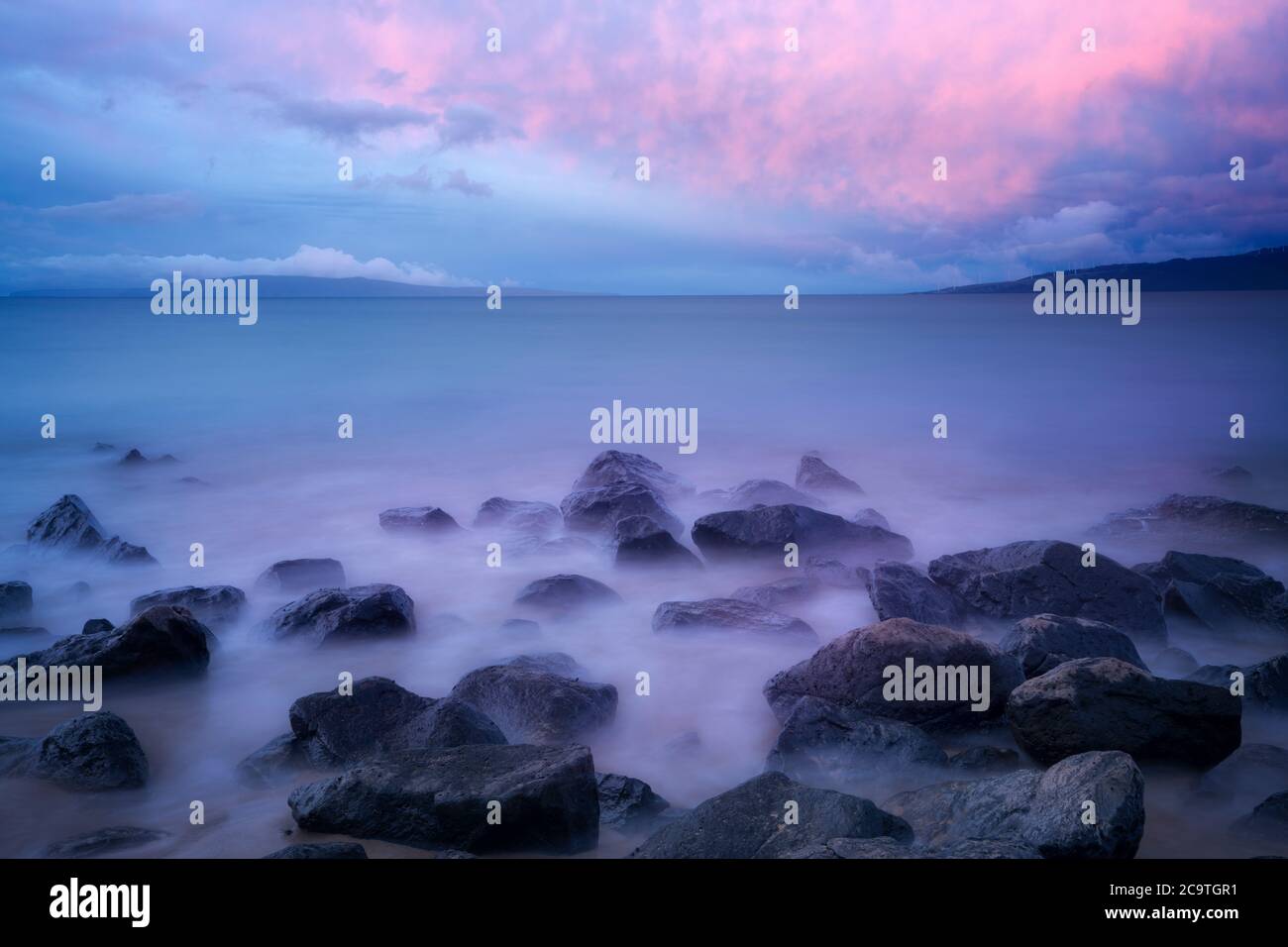 Maui ocean rocks shoreline hi-res stock photography and images - Alamy
