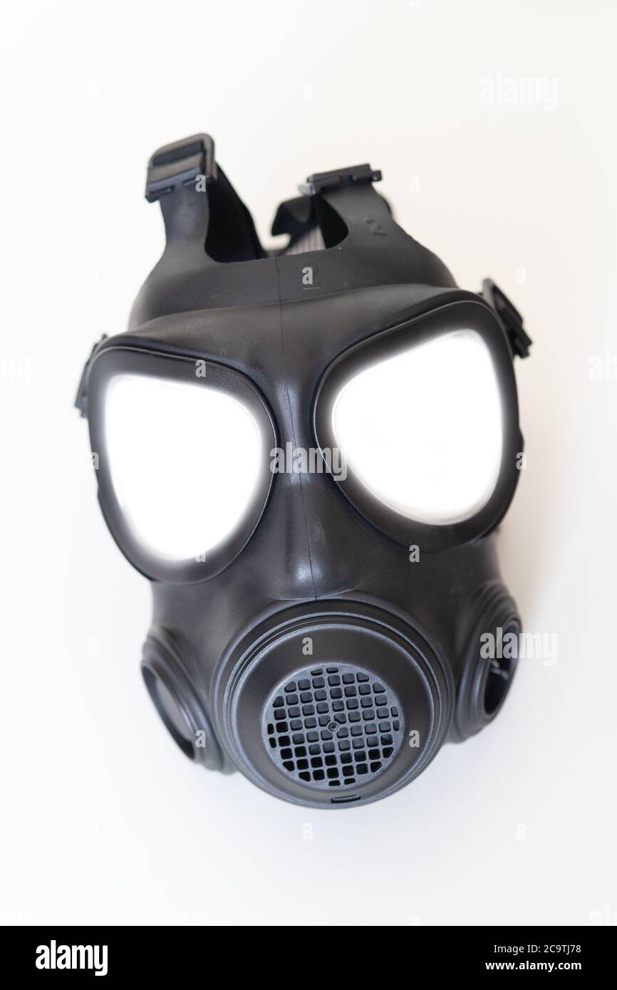 Swedish Civil Defence Forsheda NBC F2 A4 Gas Mask Respirator, compatible  with NATO 40mm filters. face mask, face covering, virus, contamination,  wear Stock Photo - Alamy