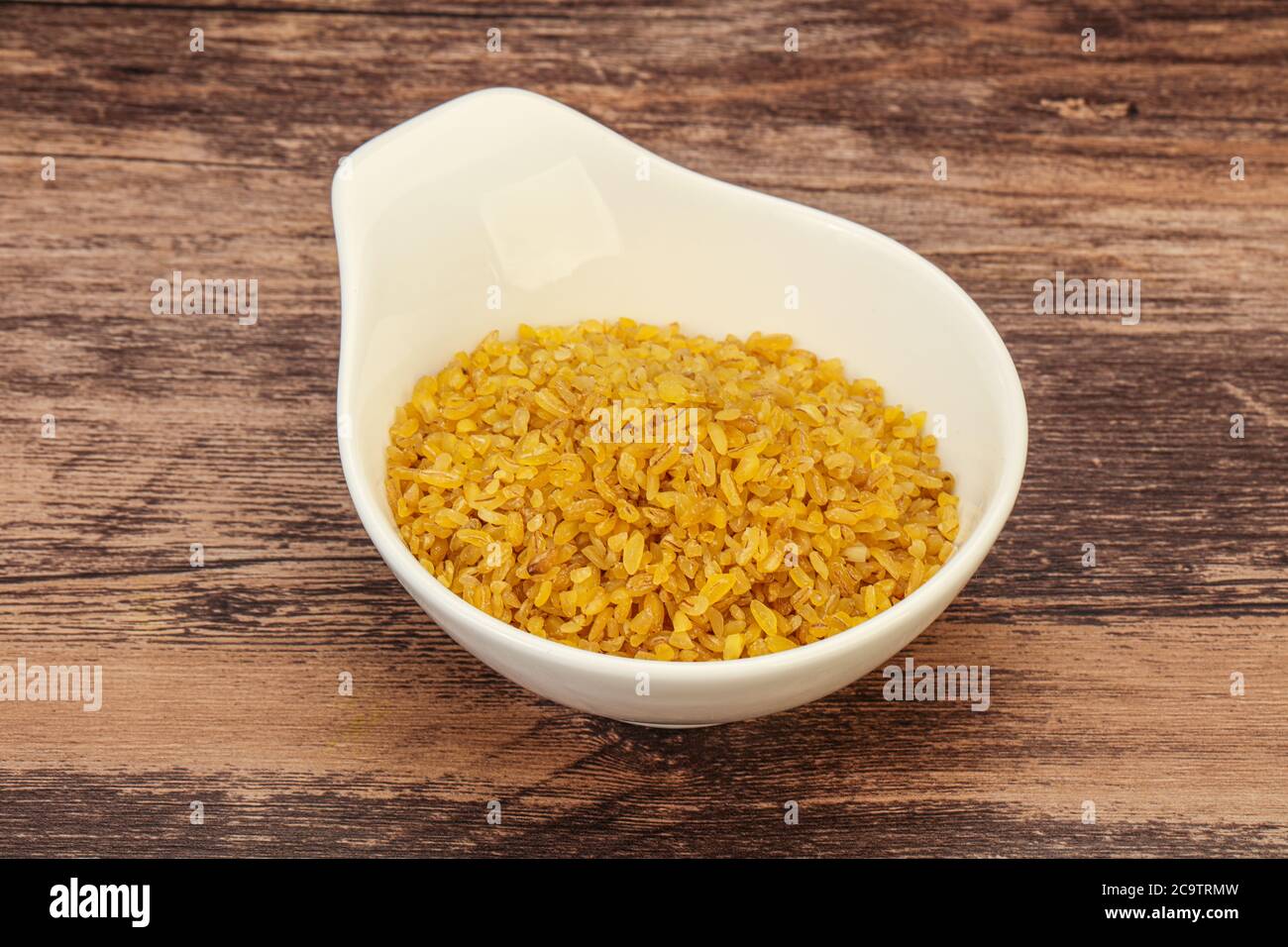 Bulgerty Eatable Vegetarian cuisine - dry bulgur for cooking in the bowl Stock Photo - Alamy