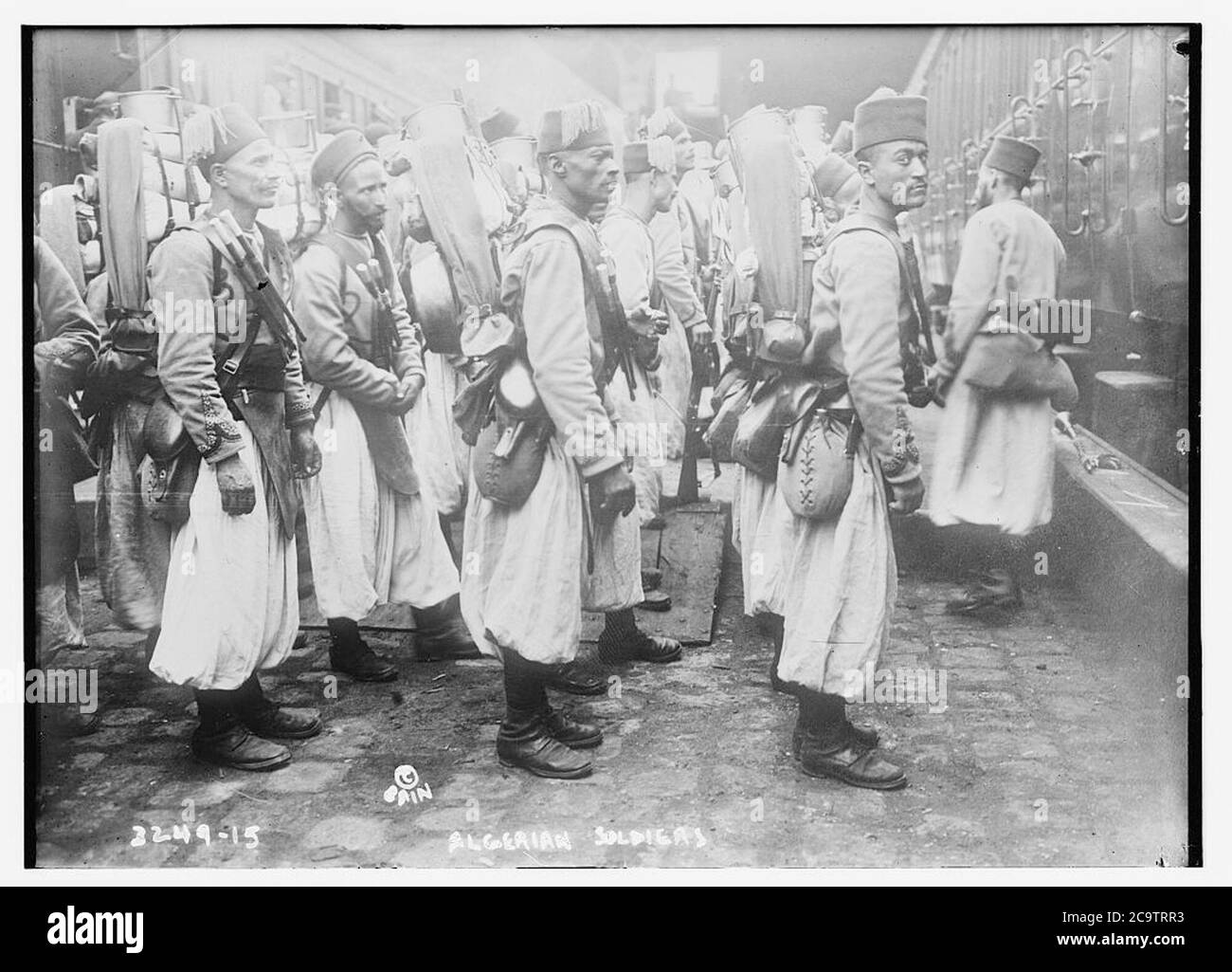 Algerian soldiers hi-res stock photography and images - Alamy