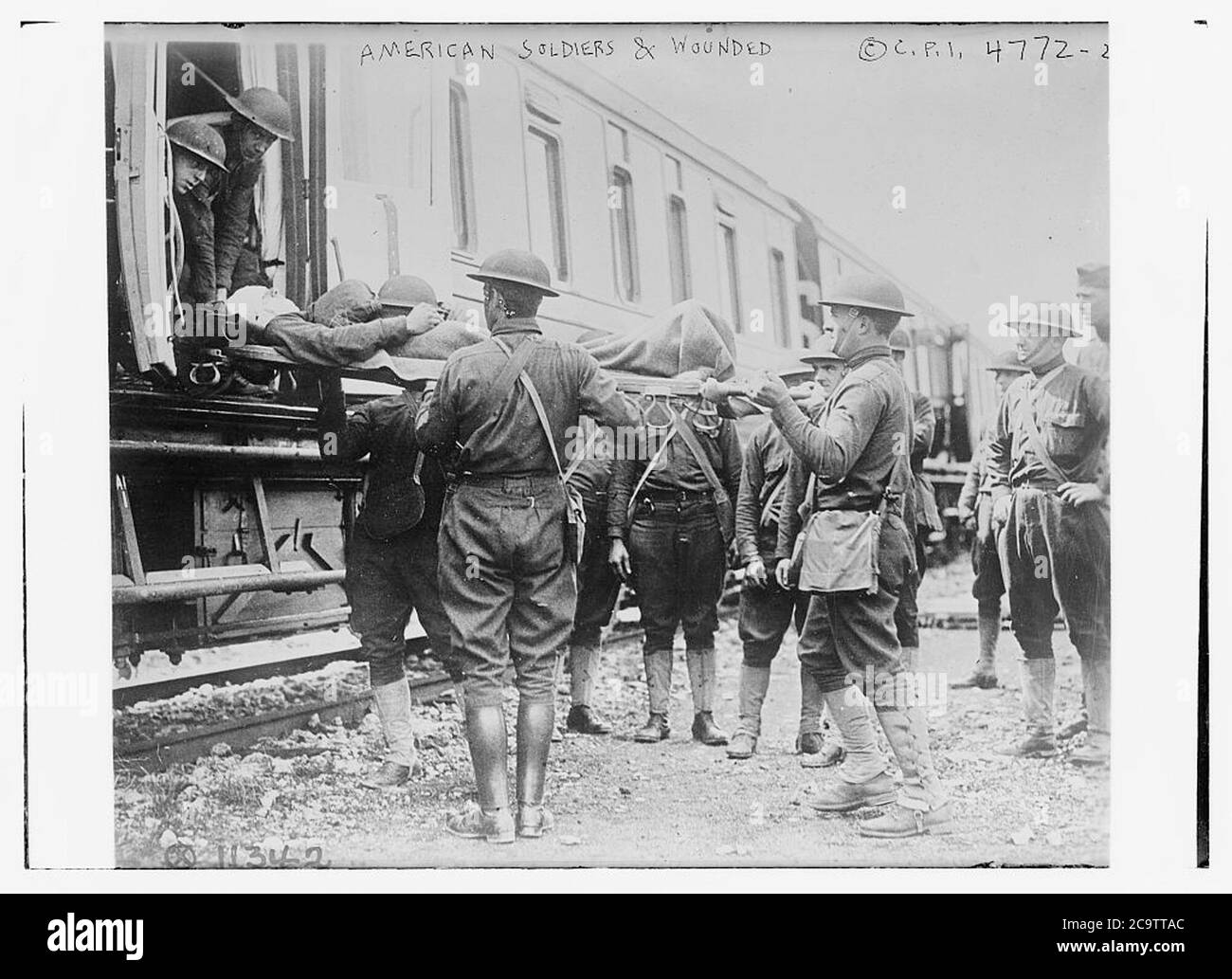 Vintage photo of american soldiers hi-res stock photography and images ...