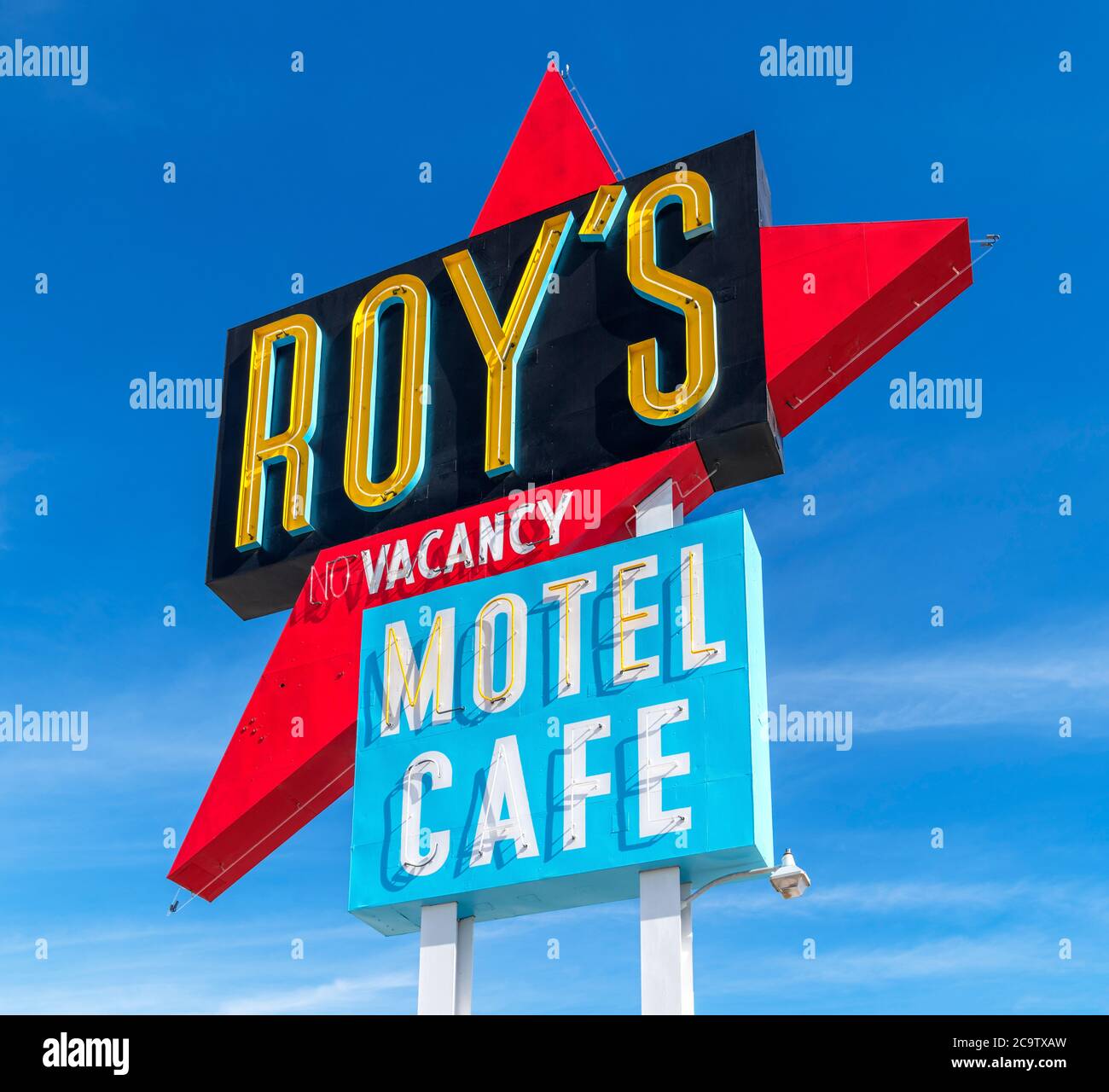 Route 66, California. Roadside Sign outside Roy's Motel and Cafe in Amboy, Route 66, Mojave Desert, California, USA Stock Photo