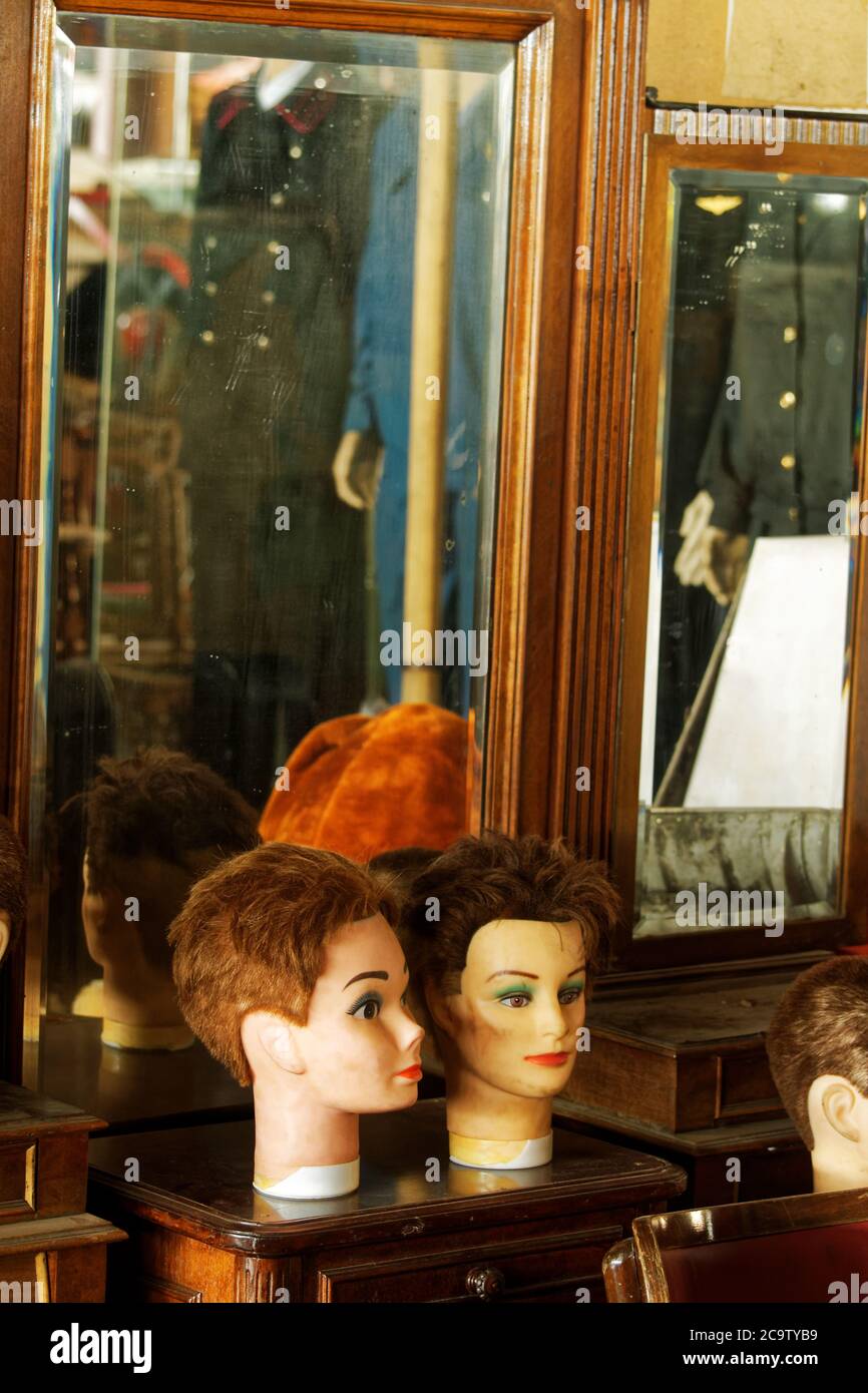 Photo mirror, mannequins Stock Photo - Alamy