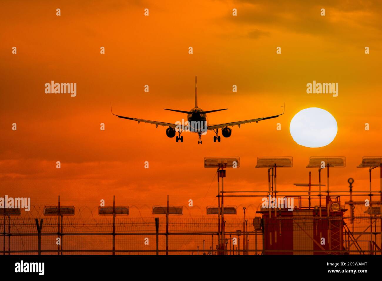 Night sky plane wing hi-res stock photography and images - Alamy