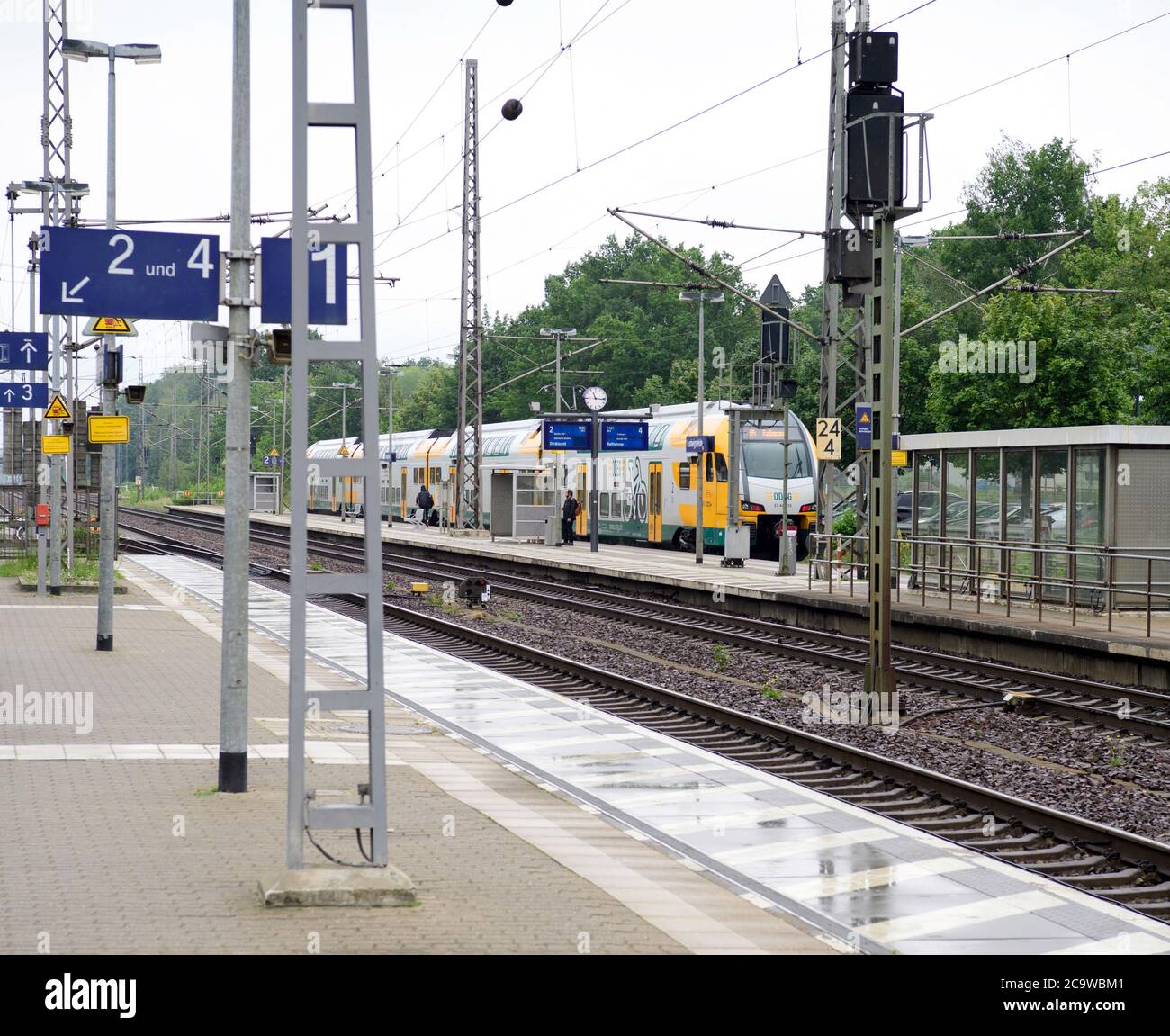 Ludwigsfelde, Germany. 15th July, 2020. A regional express RE4 to Rathenow is waiting for departure at platform 4 of Ludwigsfelde station. Credit: Soeren Stache/dpa-Zentralbild/ZB/dpa/Alamy Live News Stock Photo