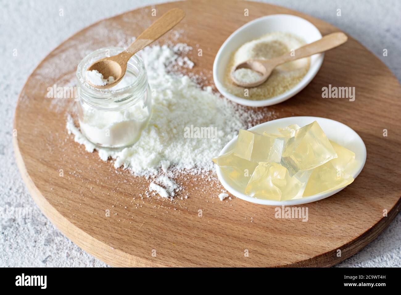 Gelatin, agaragar, gelatinous mass (cubes in the form of crystals) on
