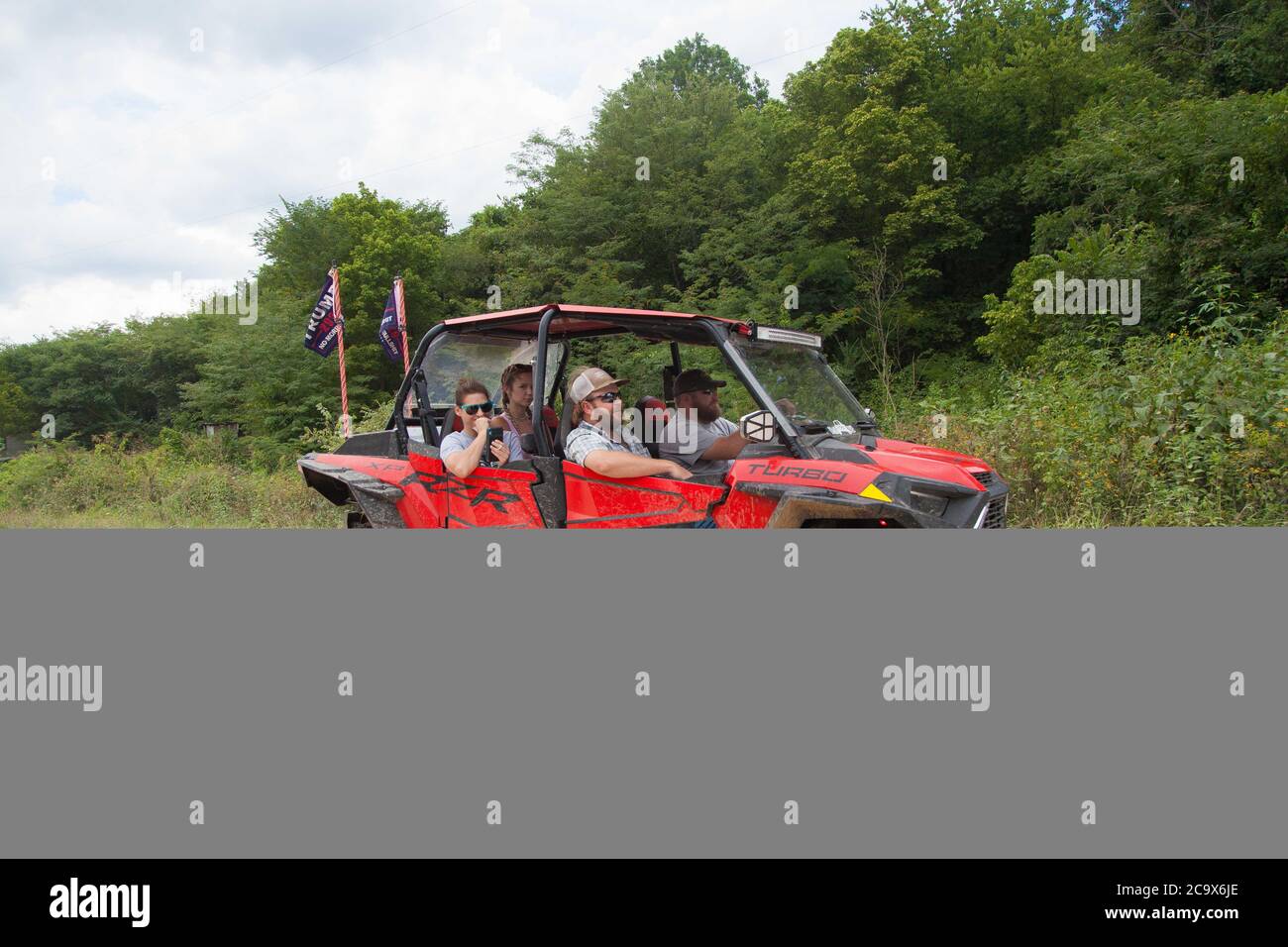 Zinc, Arkansas, USA. 2nd Aug, 2020. Aug. 2, 2020 Residents of the town