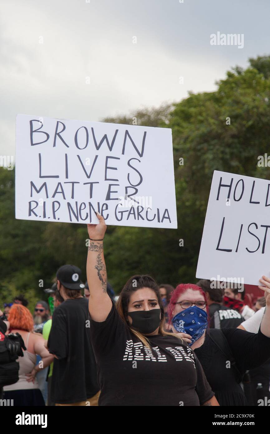 Zinc, Arkansas, USA. 2nd Aug, 2020. Aug. 2, 2020 Protesters hold up