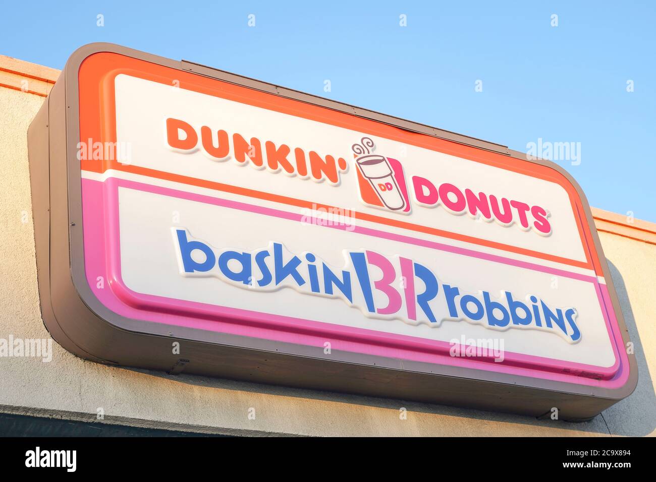 Dunkin Donuts Store High Resolution Stock Photography and Images Alamy