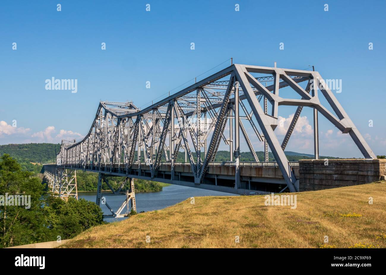 Rip Van Winkle Bridge spanning the Hudson River between Catskill, NY and Hudson NY Stock Photo