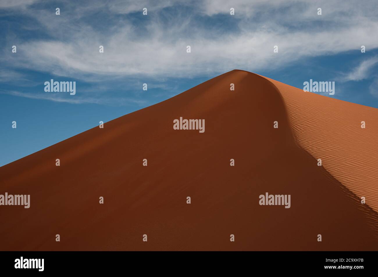 Red dunes and blue sky of sahara desert Stock Photo - Alamy