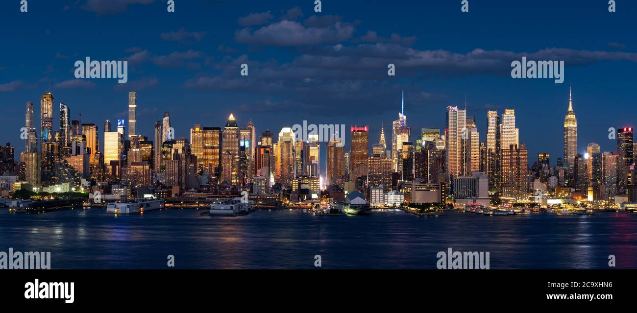Sunset on the skyline of Midtown West, Manhattan from across Hudson River. New York City, NY, USA Stock Photo