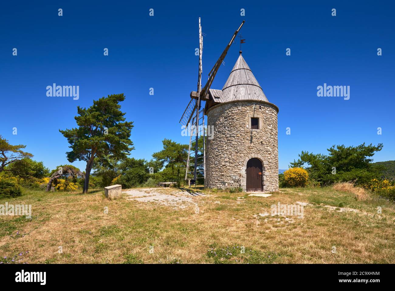 Saint-Elzear de Montfuron Windmill, Montfuron, Provence, South of France. Alpes-de-Haute-Provence, Europe Stock Photo