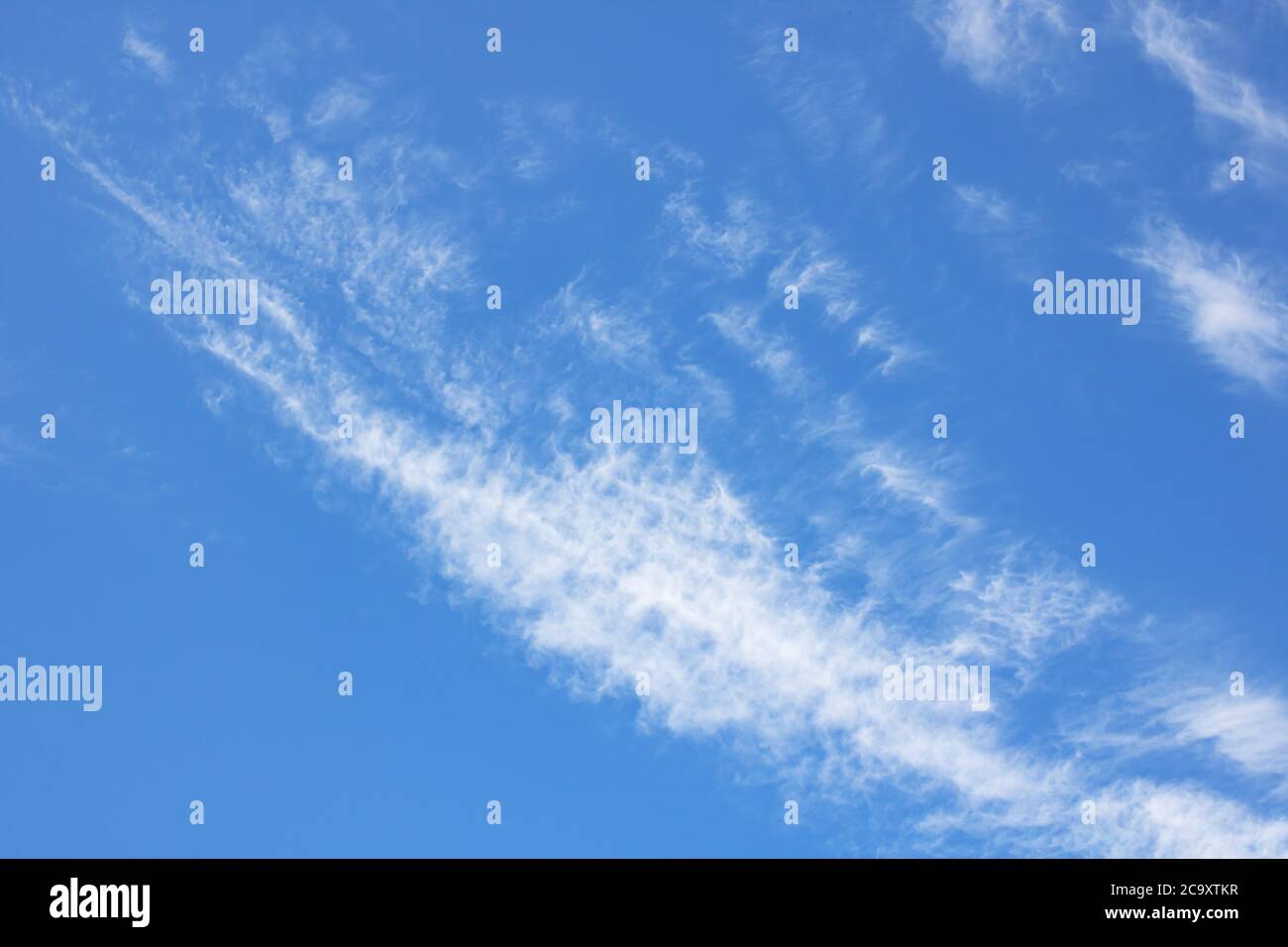 Clouds in blue clusters white hi-res stock photography and images - Alamy
