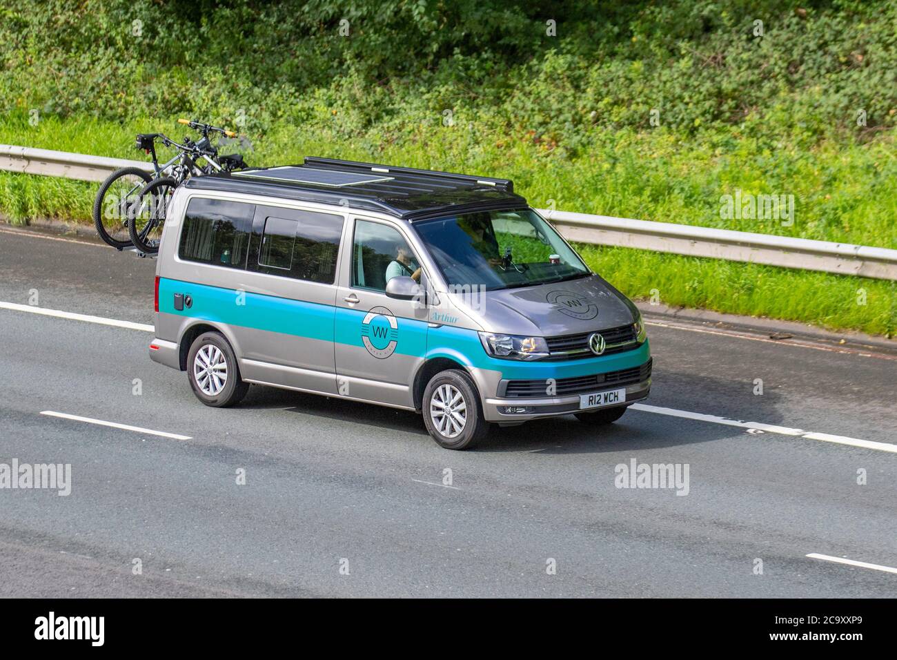 VW T4 2.5 TDI Hits 118 MPH In Autobahn Top Speed Run