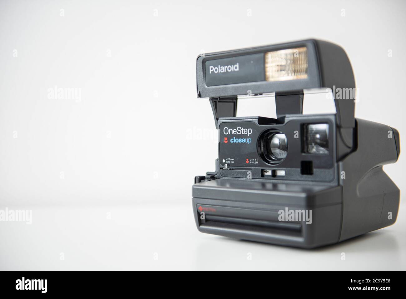 A Polaroid One Step Close up 600 instant film camera Stock Photo - Alamy