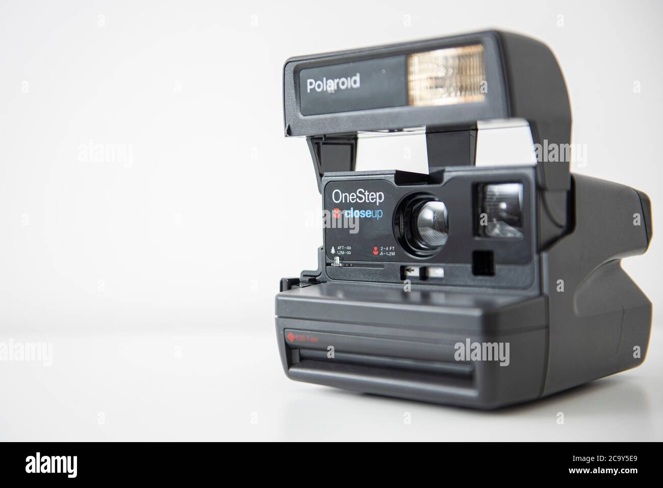 A Polaroid One Step Close up 600 instant film camera Stock Photo - Alamy