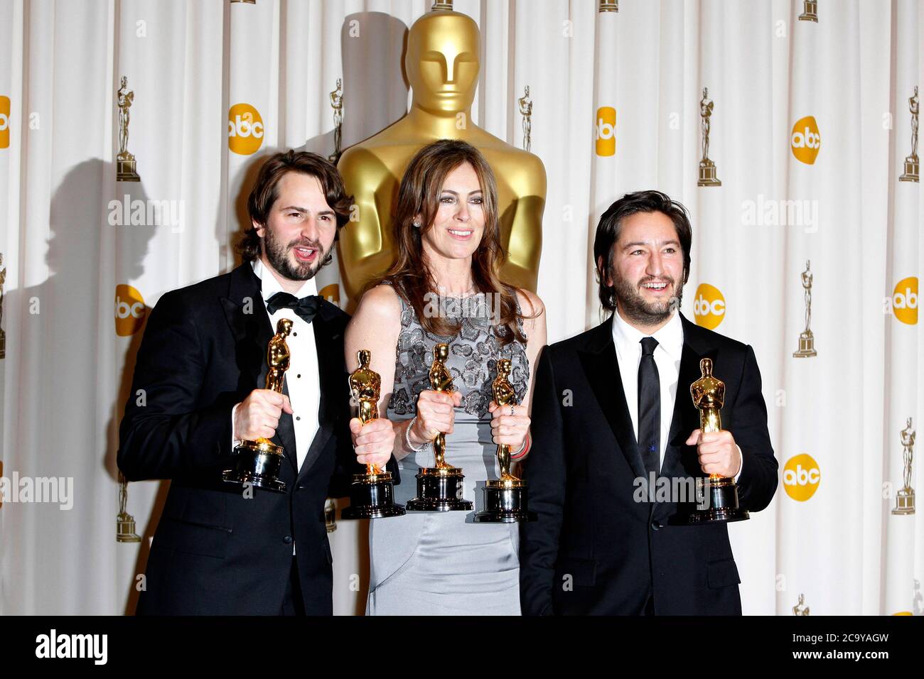 Mark Boal, Kathryn Bigelow and Greg Shapiro with the Oscar for the best film 'Deadly Command - The Hurt Locker' in the press room of the 2010/82nd Annual Academy Awards at the Kodak Theater. Los Angeles, March 7, 2010 | usage worldwide Stock Photo