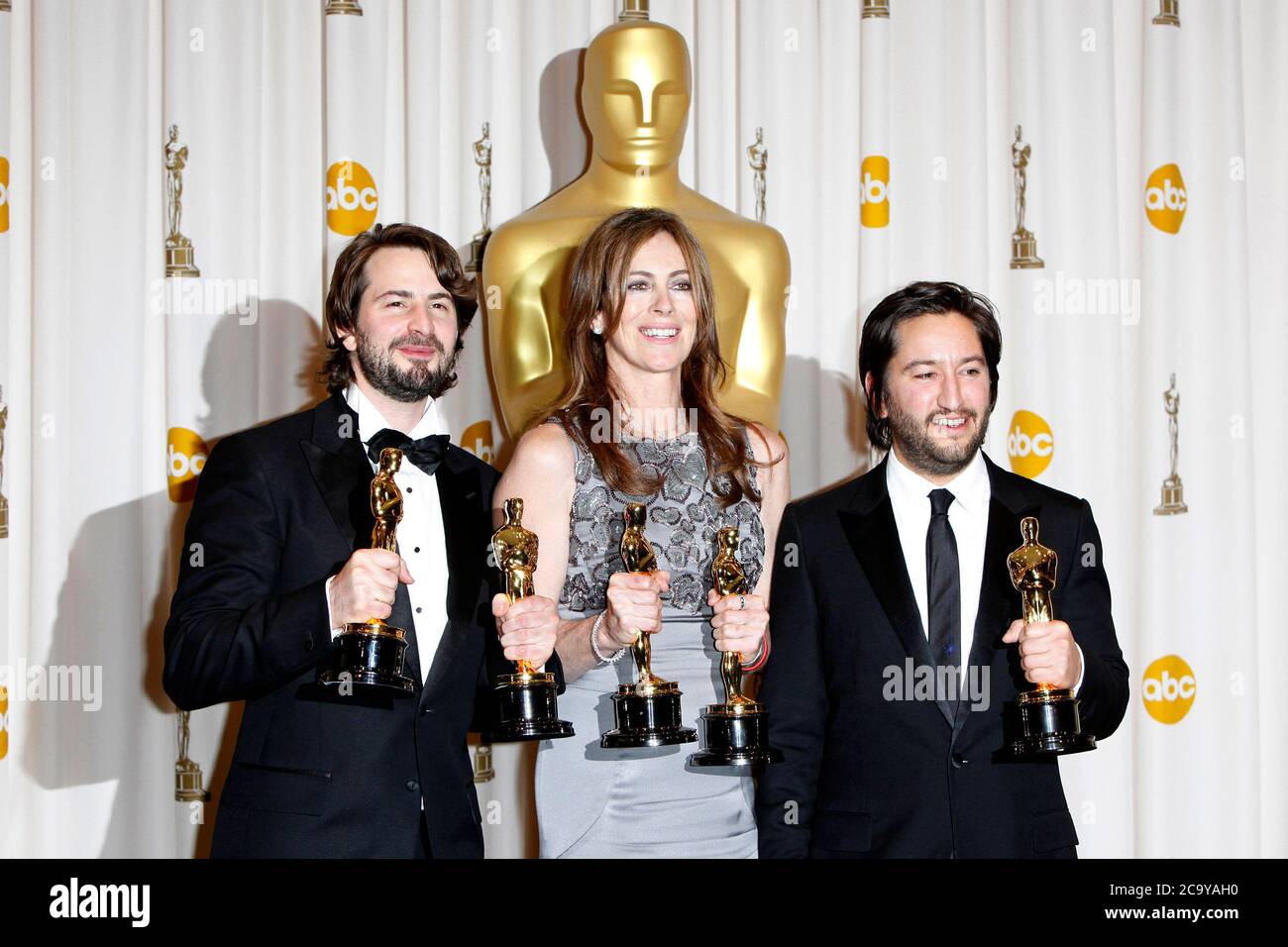 Mark Boal, Kathryn Bigelow and Greg Shapiro with the Oscar for the best film 'Deadly Command - The Hurt Locker' in the press room of the 2010/82nd Annual Academy Awards at the Kodak Theater. Los Angeles, March 7, 2010 | usage worldwide Stock Photo