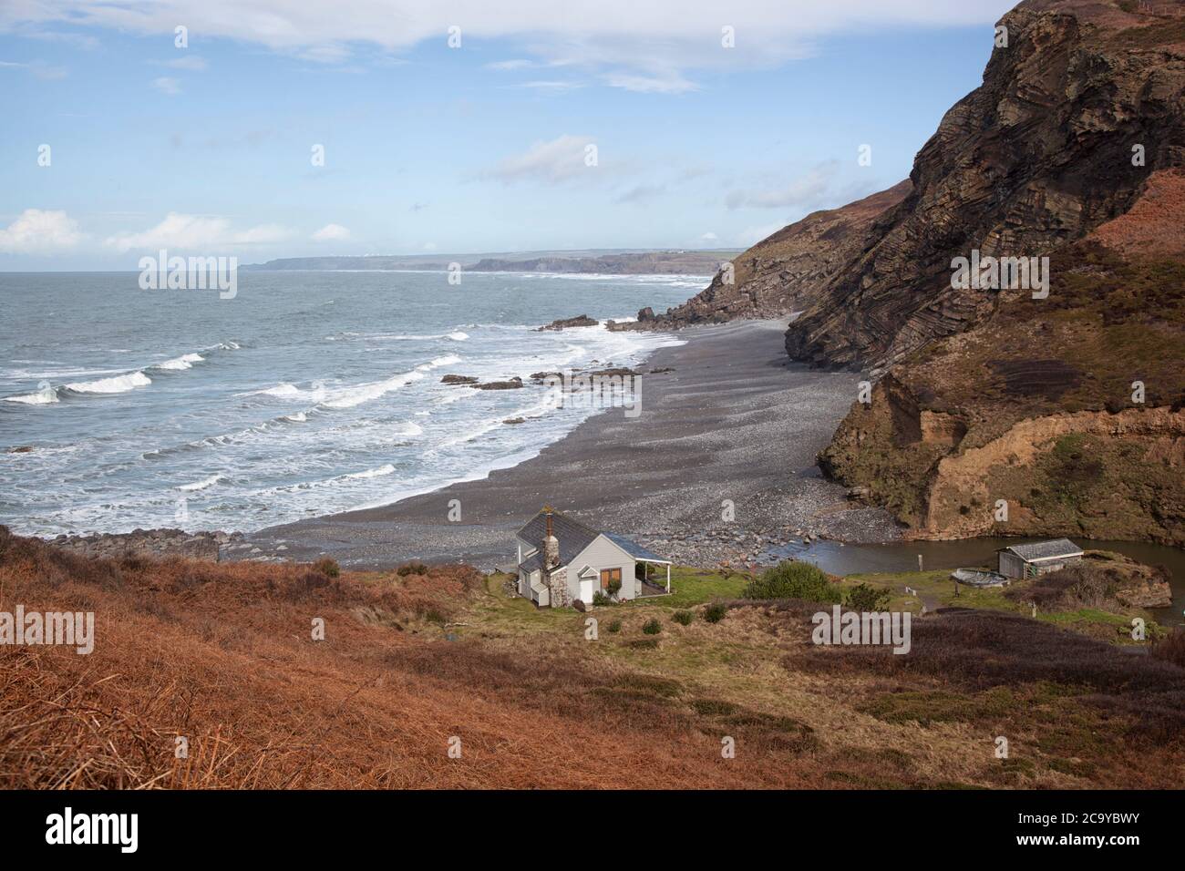 Sea cliff cabin at Millook Haven with the Foxhole Strand and Penhalt Cliff Stock Photo