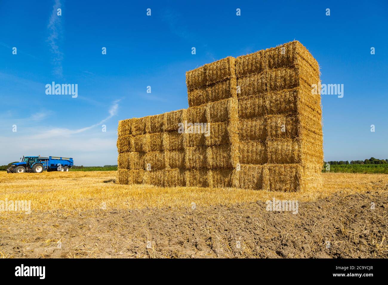 Straw Bales Tractor Supply Hires Stock Photography And