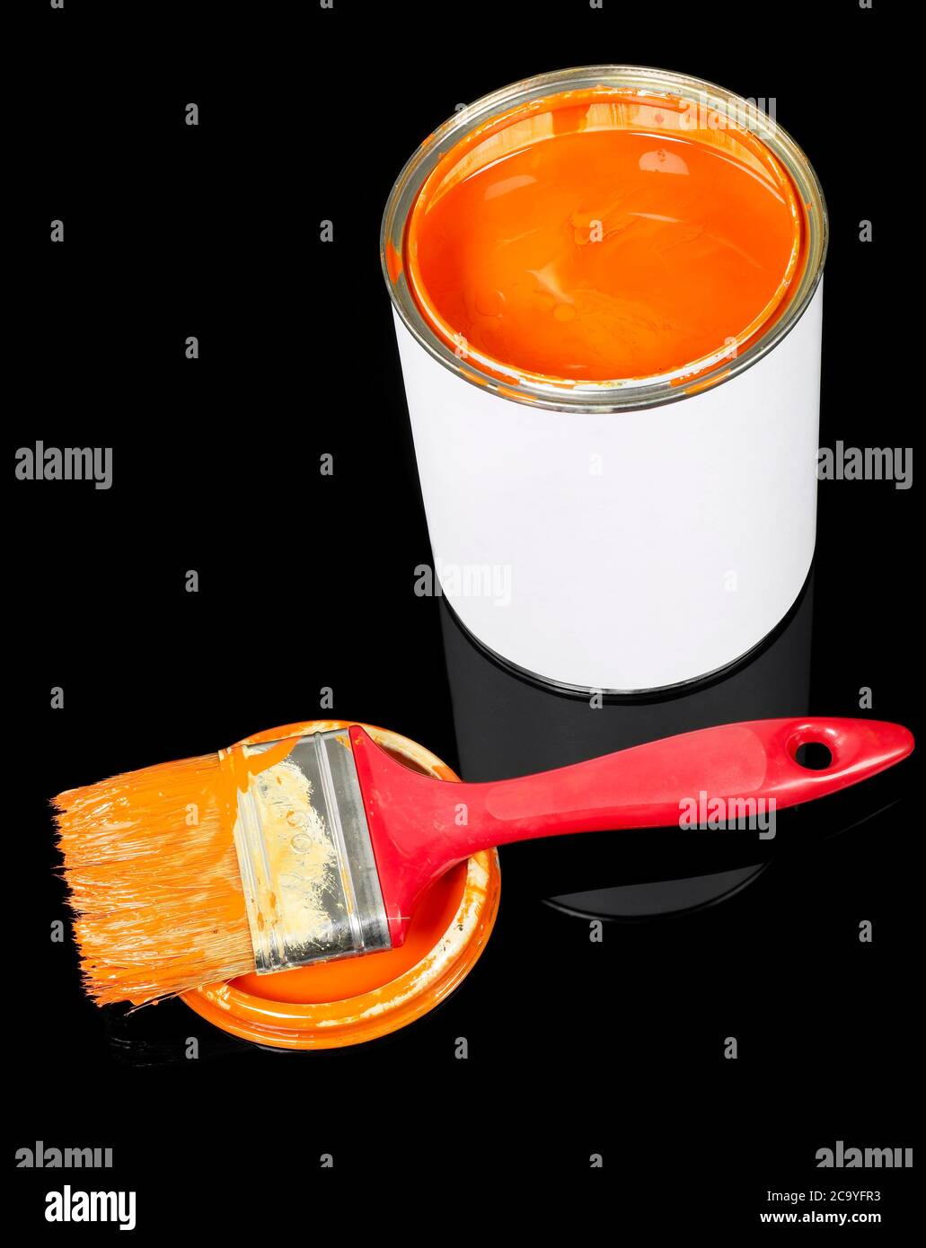 Paint can and brush hi-res stock photography and images - Alamy