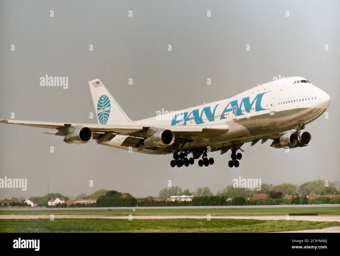 Pan Am Boeing 747 Jumbo Jet arriving at London Heathrow Airport 1898 Stock  Photo - Alamy