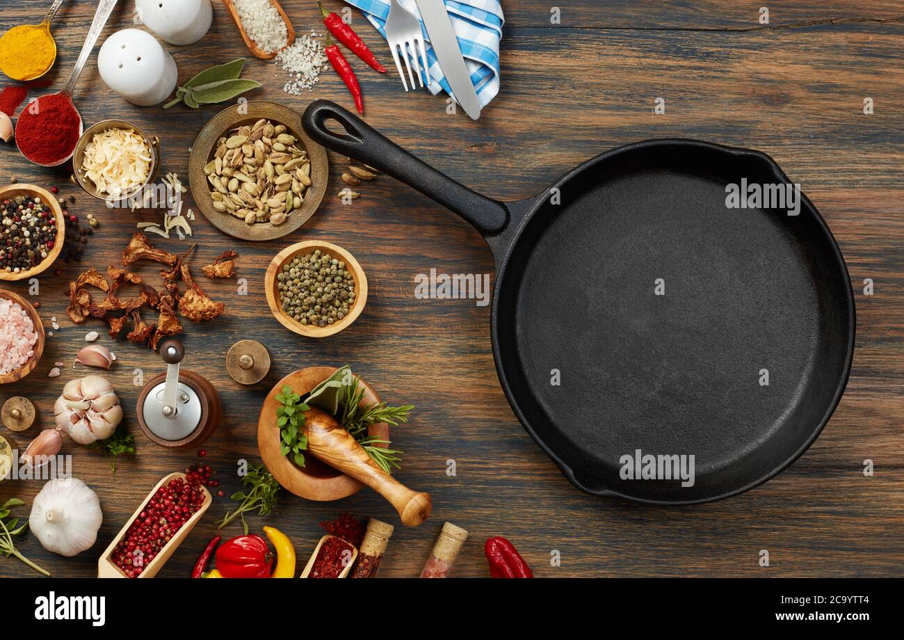 Large pan of chili hi-res stock photography and images - Alamy