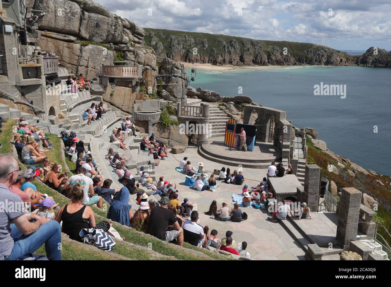 the-sea-show-performance-at-the-minack-theatre-in-porthcurno-near-lands